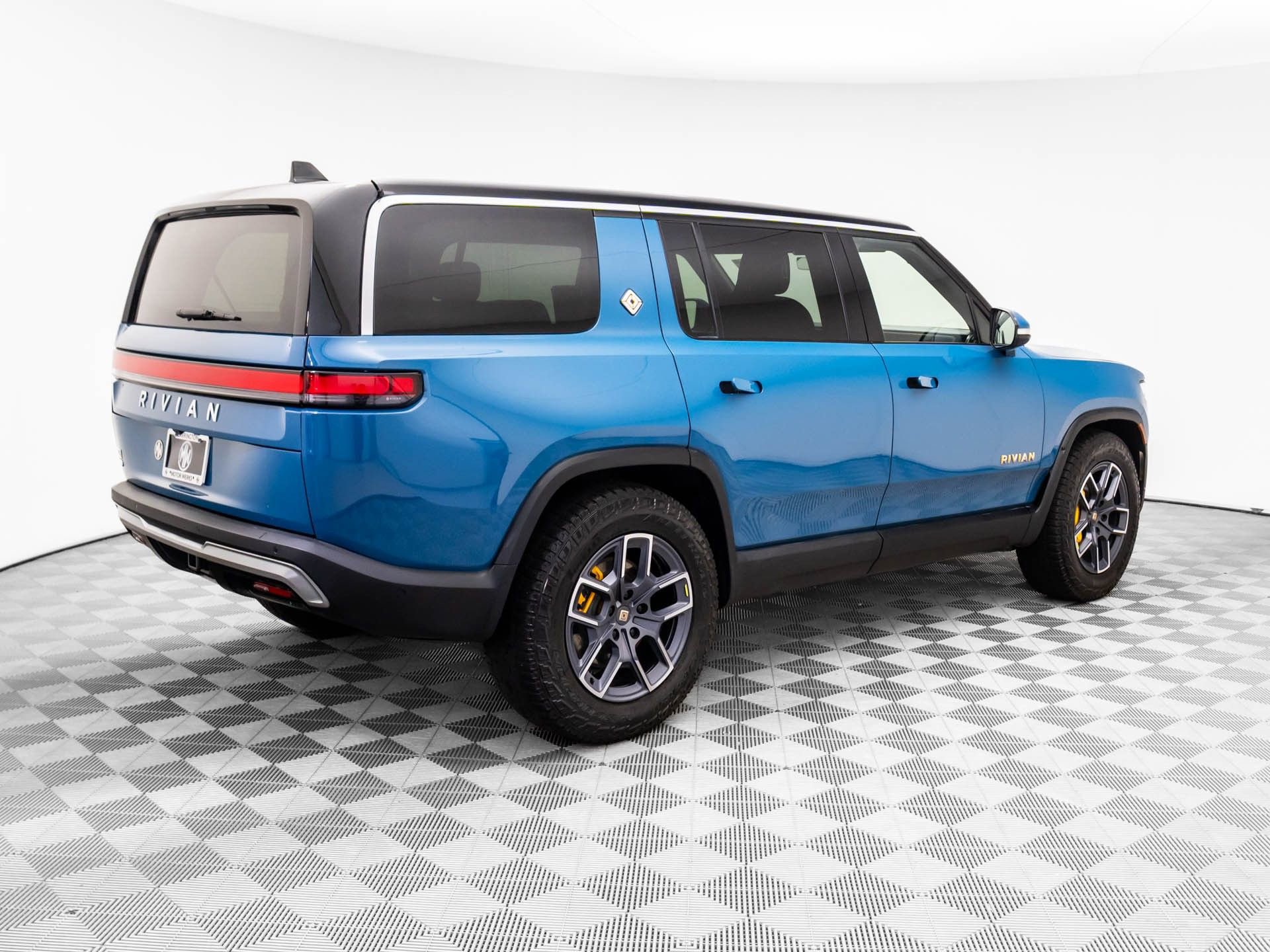 Used 2022 Rivian R1S Launch Edition image 7
