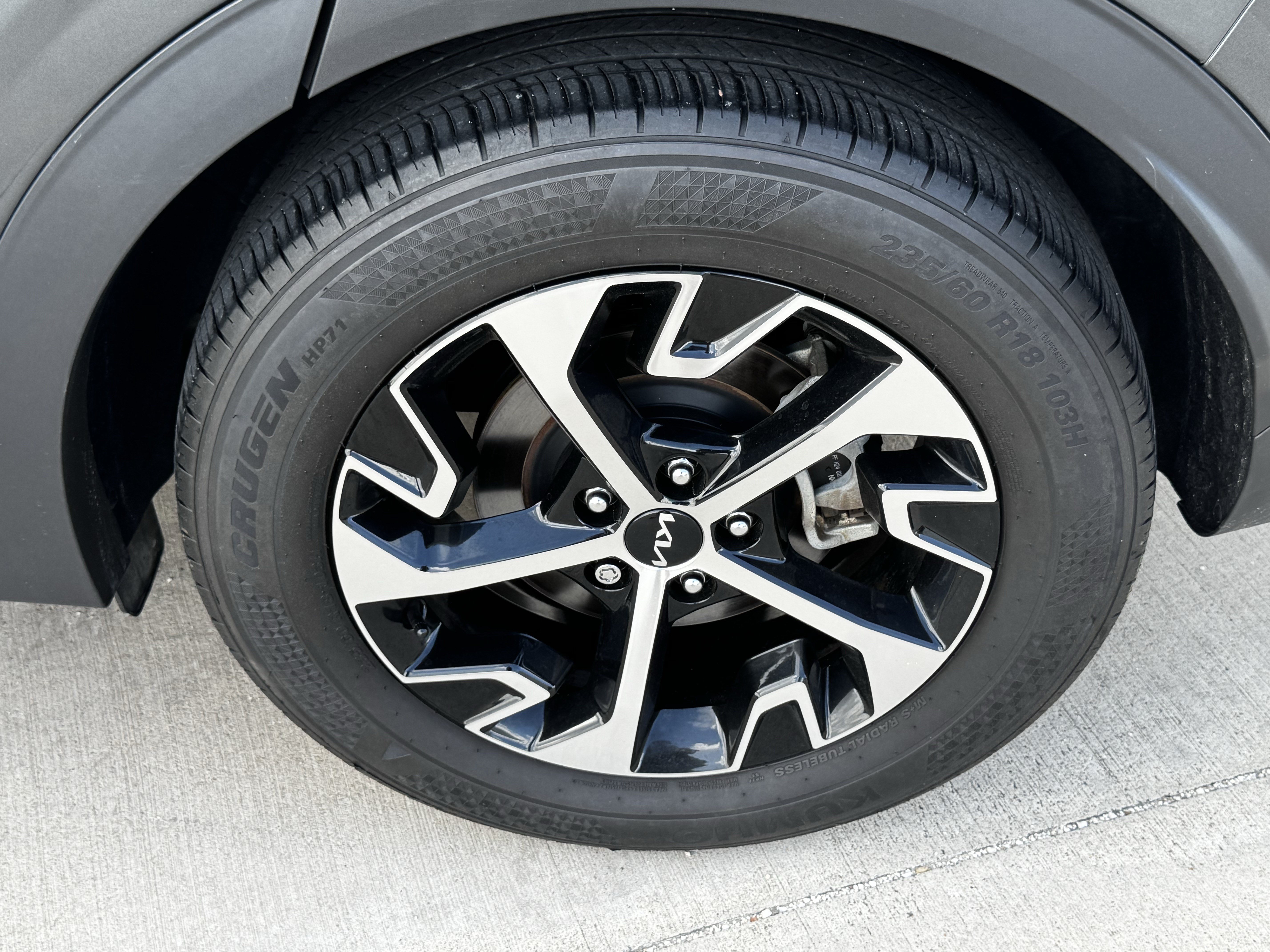 Used 2025 Kia Sportage EX FWD image 9