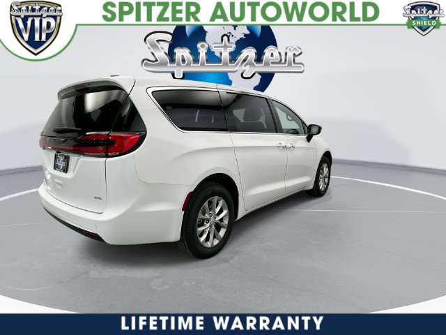 New 2027 Chrysler Pacifica Select AWD/4WD image 10