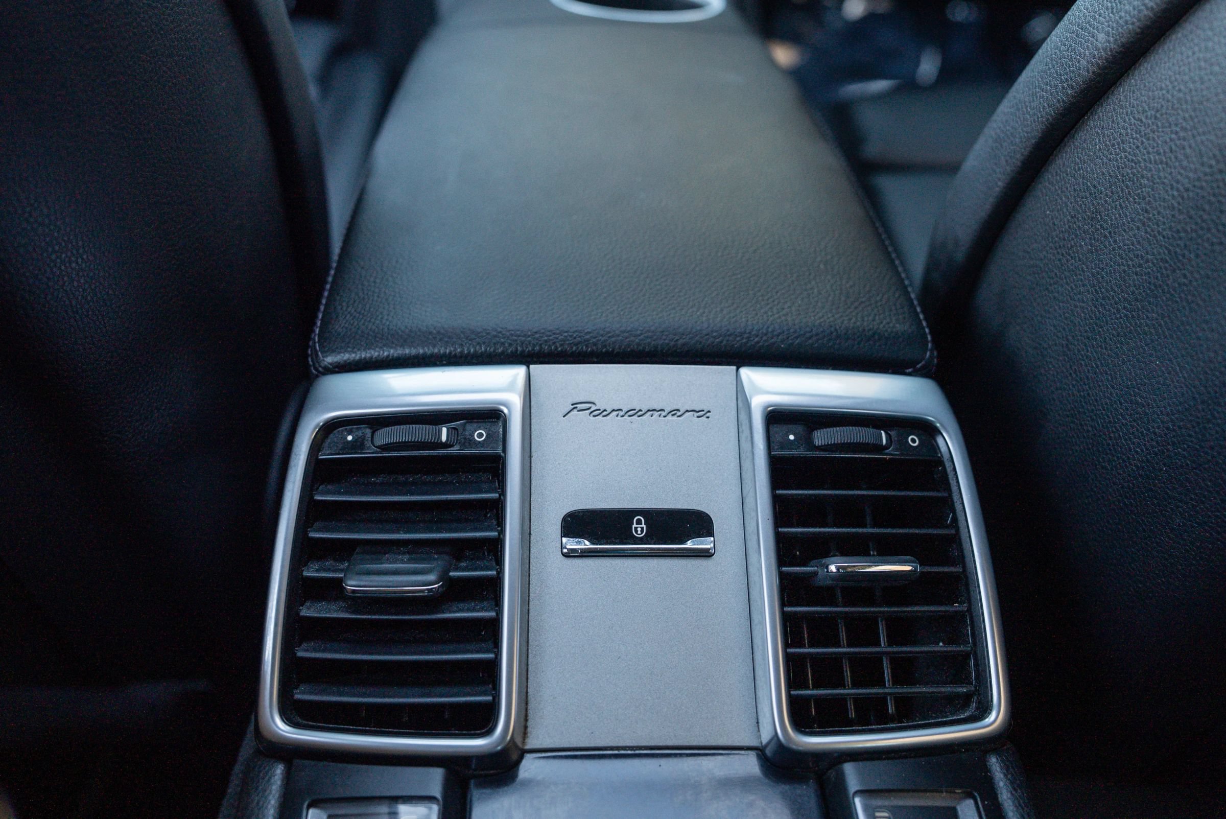 Used 2016 Porsche Panamera RWD image 20