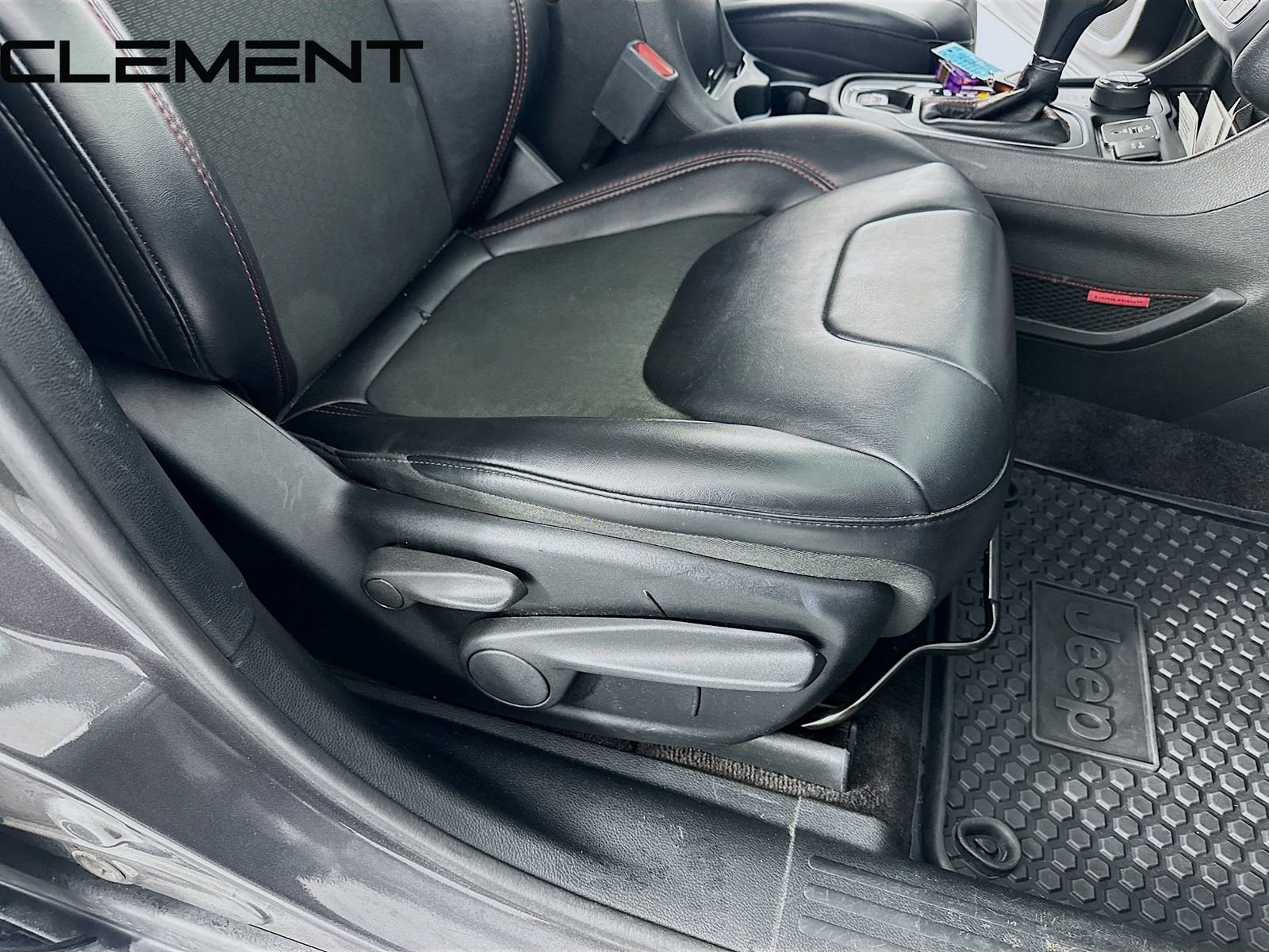 Used 2019 Jeep Cherokee Trailhawk w/ Cold Weather Group image 33