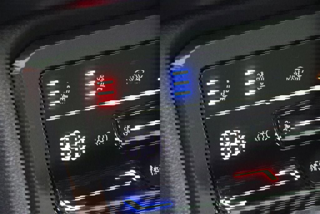 Used 2024 Volkswagen Tiguan SEL R-Line image 27