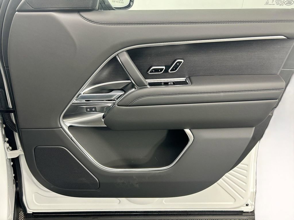 New 2026 Land Rover Range Rover Long Wheelbase SE image 25