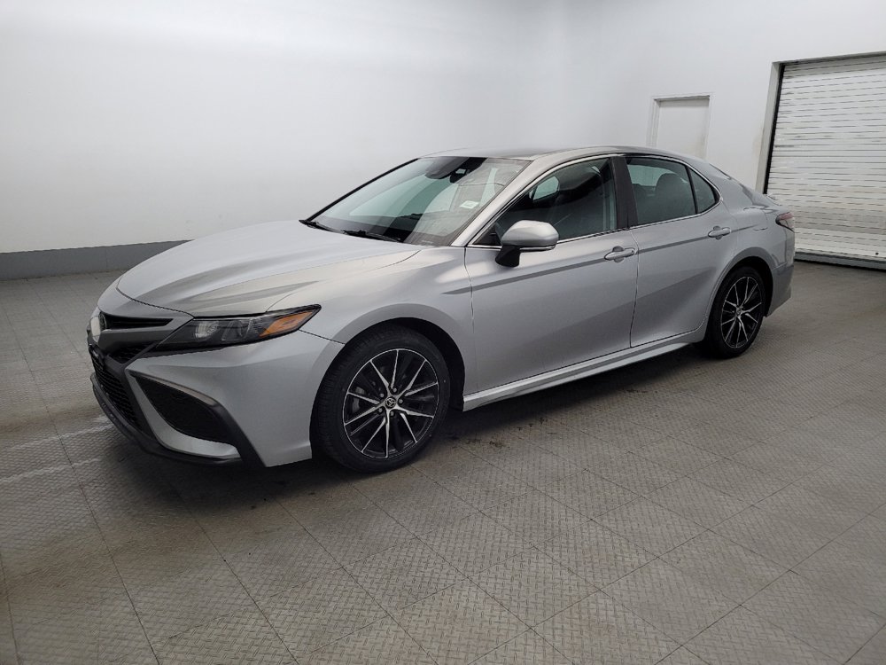 Used 2022 Toyota Camry SE image 2