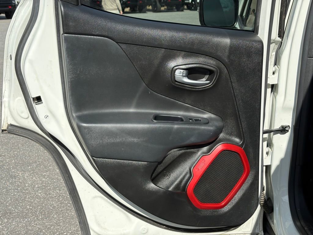 Used 2016 Jeep Renegade Trailhawk w/ Premium Trailhawk Package image 41