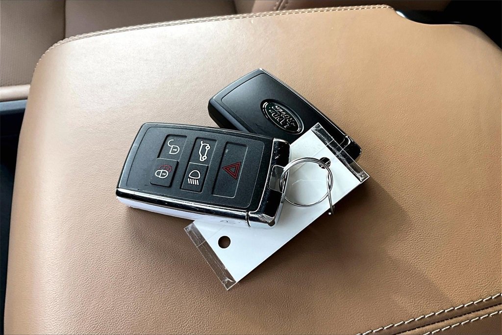 Certified 2025 Land Rover Defender 110 S image 10