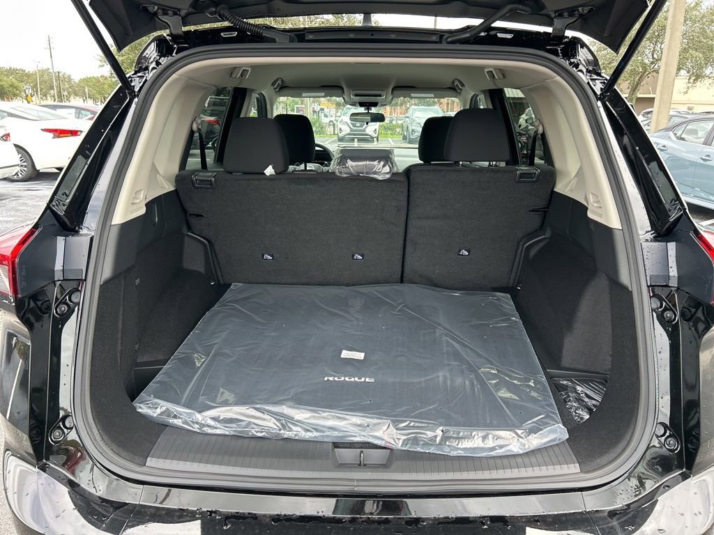 Used 2025 Nissan Rogue S AWD/4WD image 43
