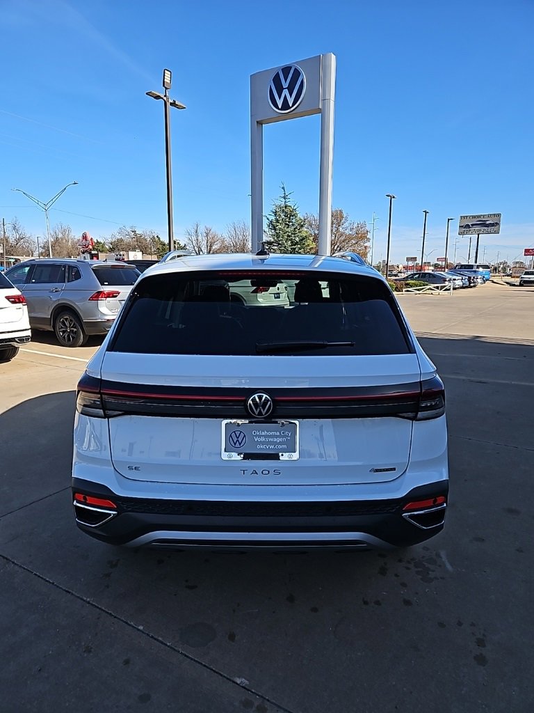 New 2026 Volkswagen Taos SE image 6