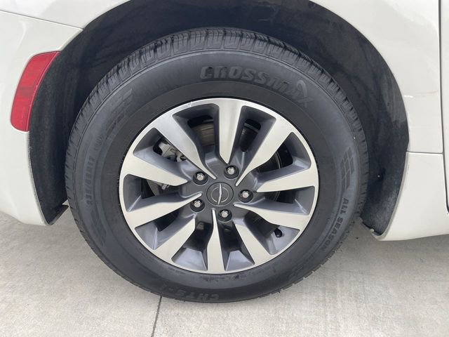 Used 2021 Chrysler Pacifica Touring-L w/ Premium & Safety Sphere Group image 33