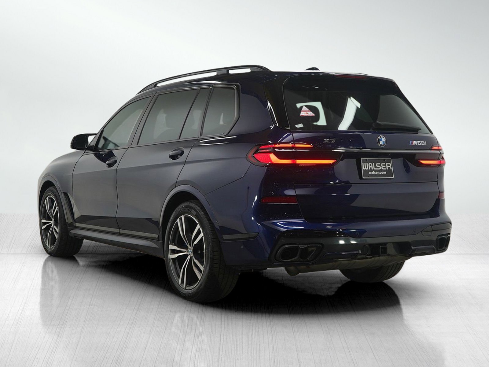 Used 2024 BMW X7 M60i w/ Climate Comfort Package image 3