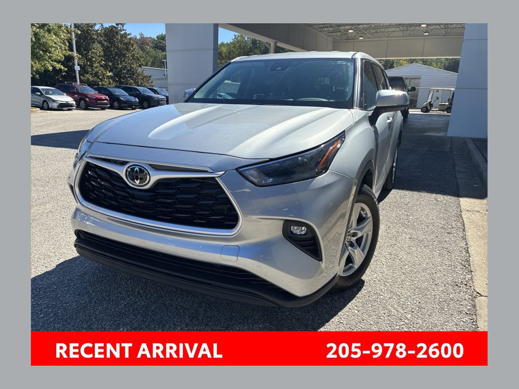 Used 2022 Toyota Highlander LE