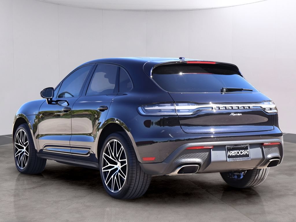 Certified 2025 Porsche Macan AWD/4WD image 3
