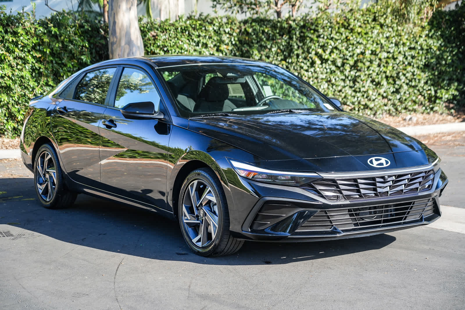 Used 2025 Hyundai Elantra SEL FWD image 5