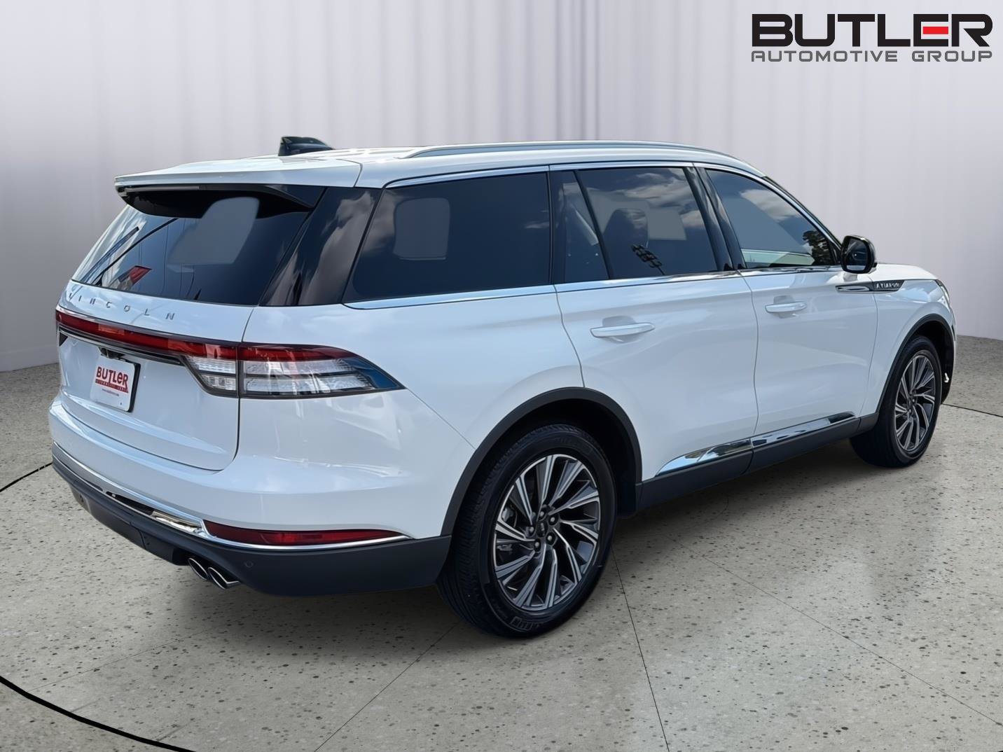 Used 2026 Lincoln Aviator AWD image 6
