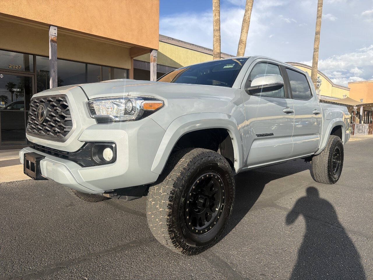 Used 2020 Toyota Tacoma TRD Sport w/ Technology Package RWD image 3