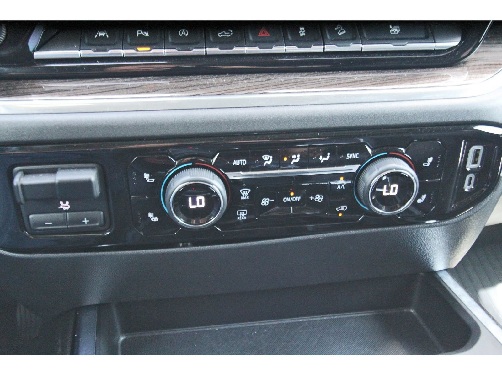 Used 2023 Chevrolet Silverado 1500 LT Trail Boss w/ LT Trail Boss Premium Package AWD/4WD image 25