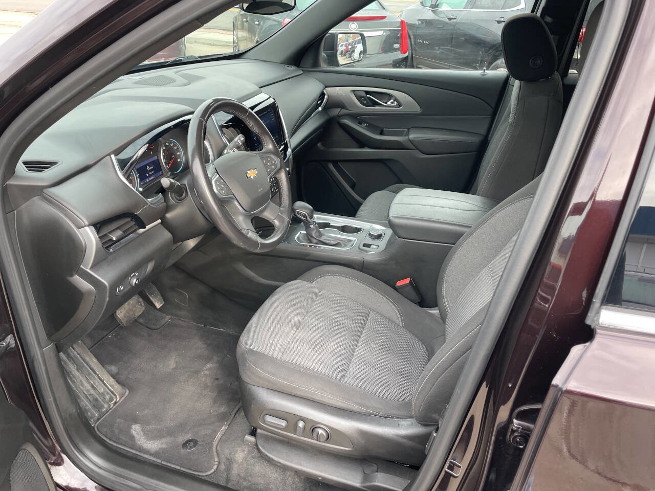Used 2022 Chevrolet Traverse LT image 11