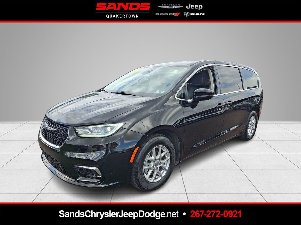 Used 2024 Chrysler Pacifica Touring-L FWD image 1