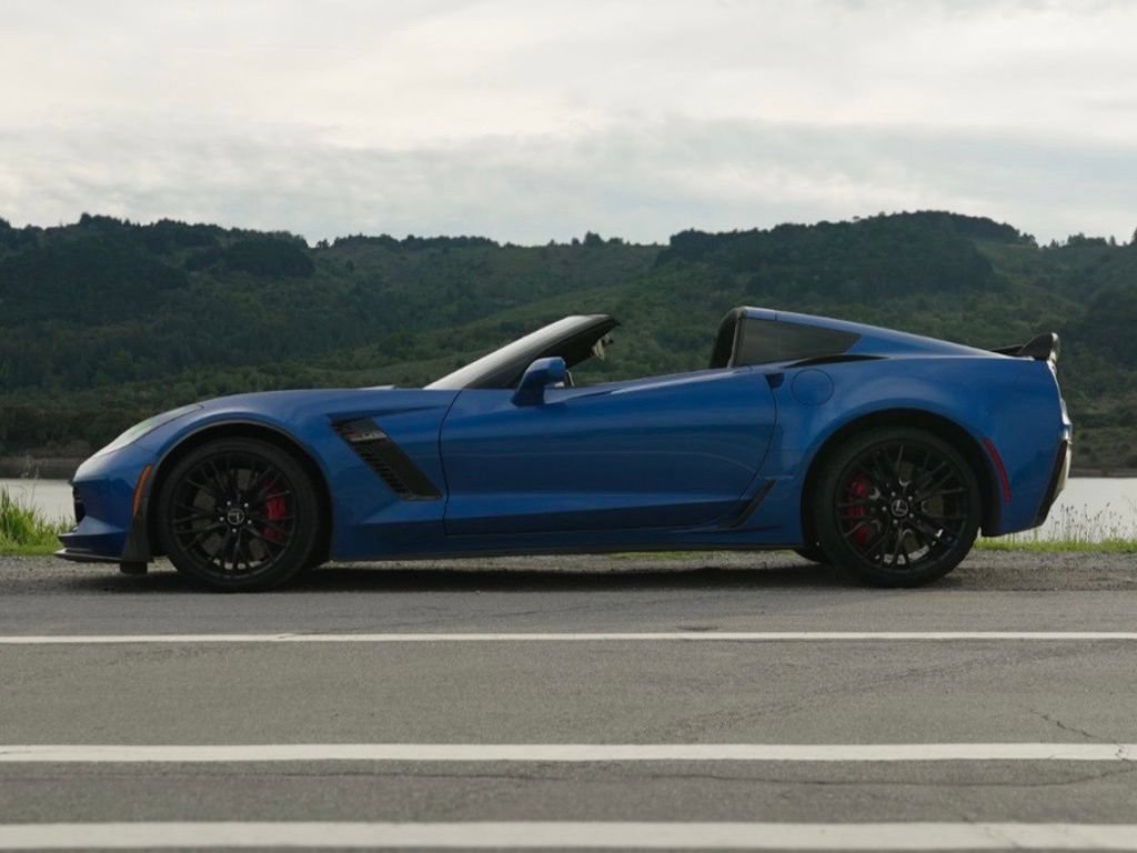 Used 2015 Chevrolet Corvette Z06 w/ Z07 Performance Package RWD image 13