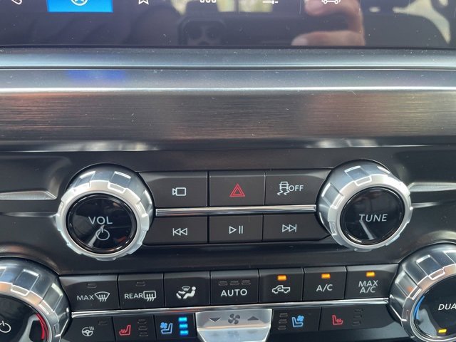 New 2025 Ford F250 Lariat w/ Black Appearance Package image 26