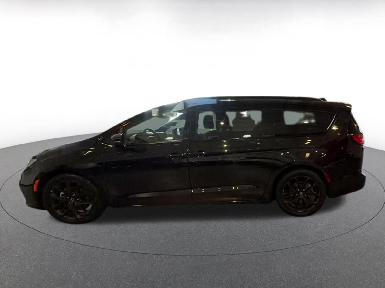 Used 2025 Chrysler Pacifica Limited FWD image 7