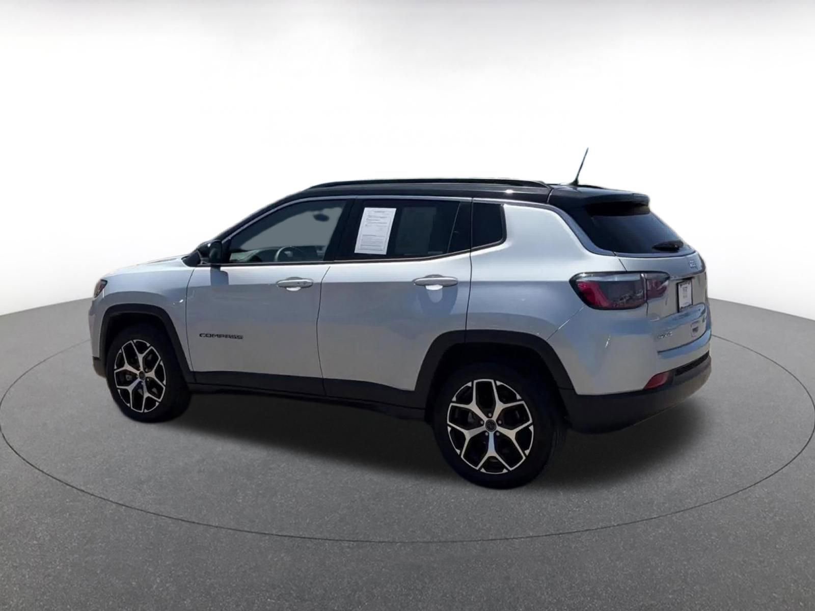 Used 2025 Jeep Compass Limited AWD/4WD image 10