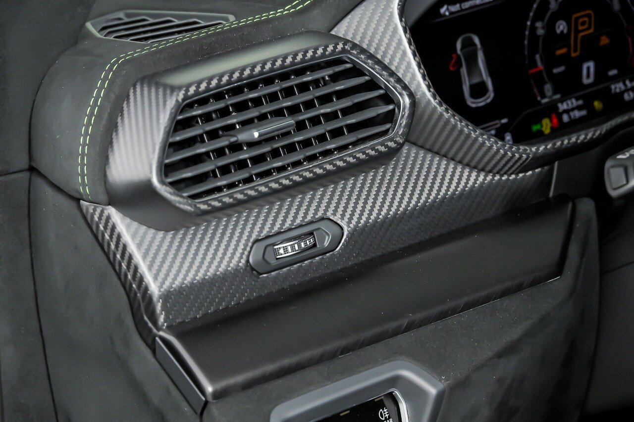 Used 2024 Lamborghini Urus Performante AWD/4WD image 28