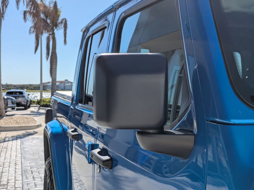 Used 2025 Jeep Gladiator Sport image 13