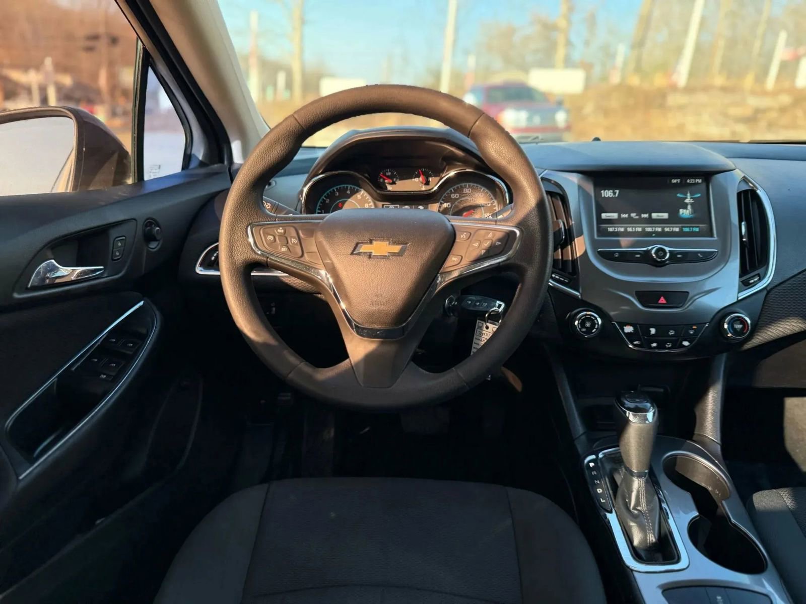 Used 2017 Chevrolet Cruze LT image 24