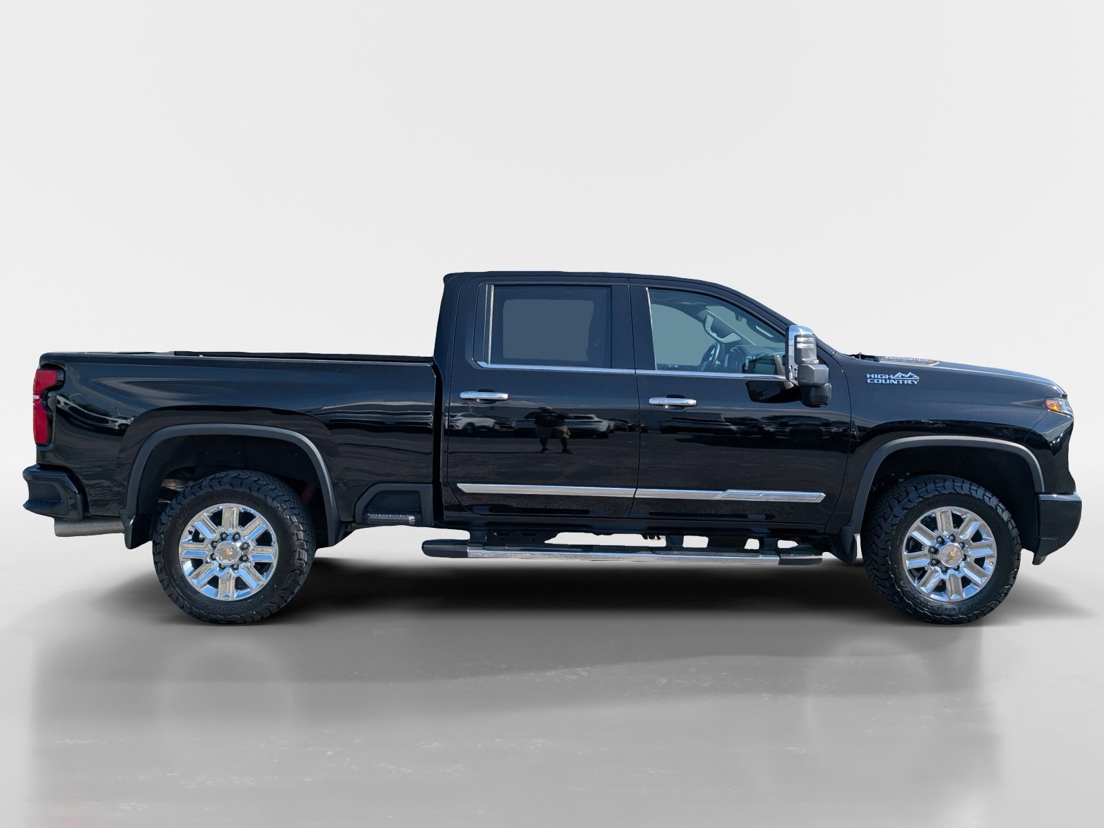 Used 2024 Chevrolet Silverado 2500 High Country w/ High Country Premium Package AWD/4WD image 3