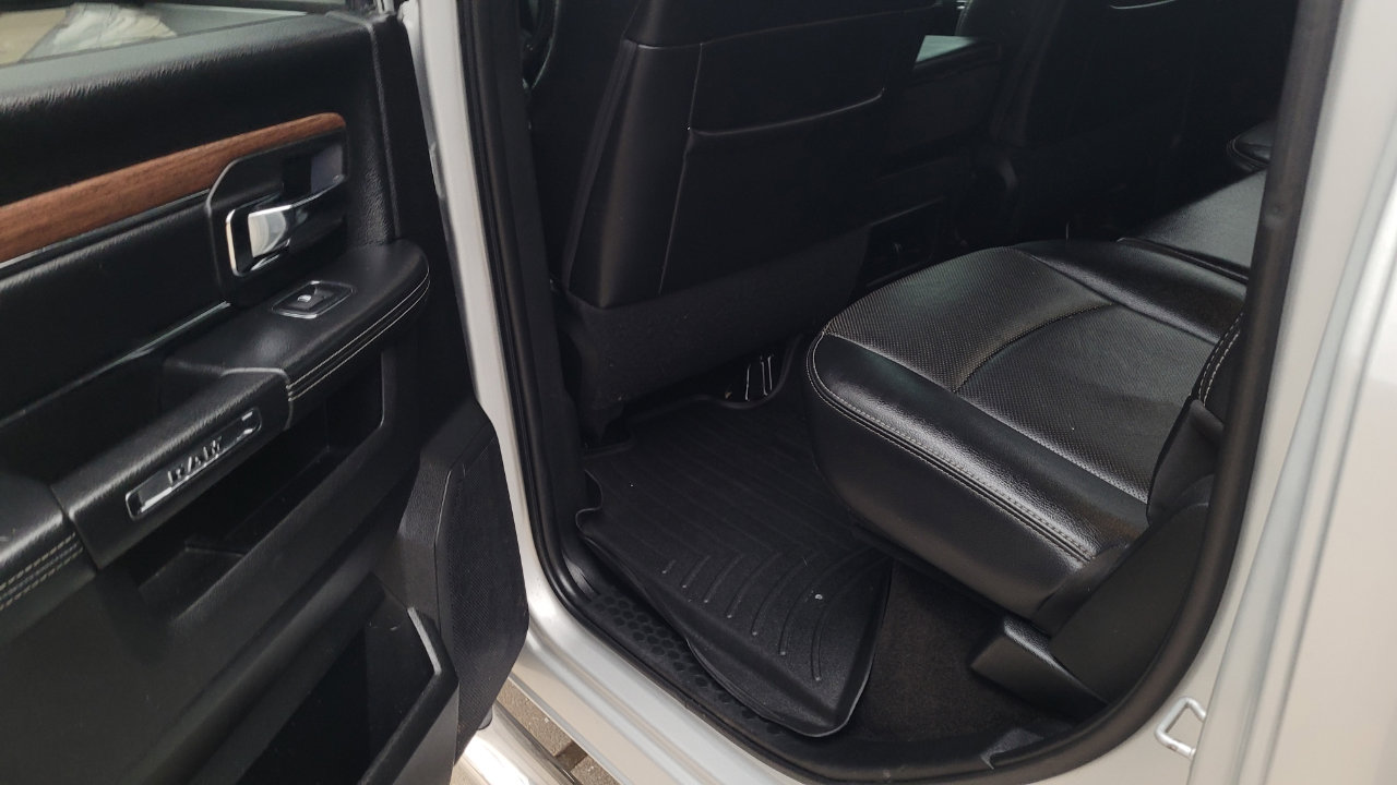 Used 2017 RAM 1500 Laramie image 37