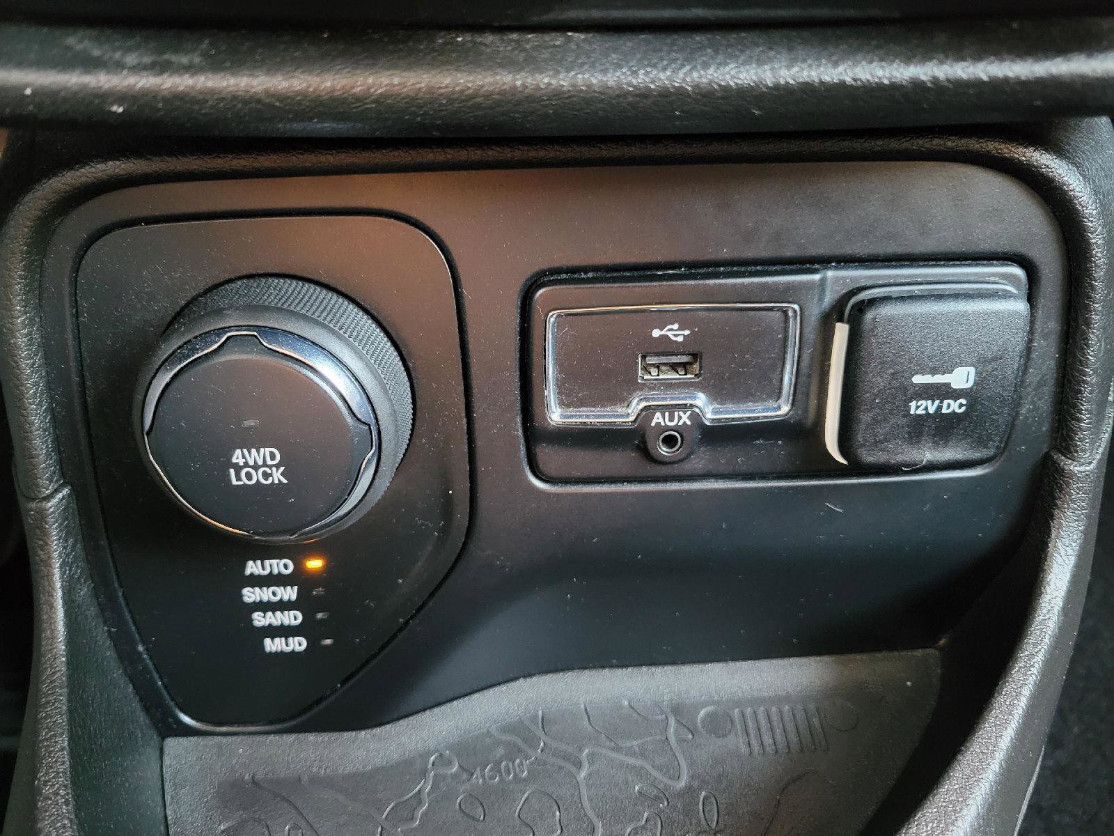 Used 2017 Jeep Renegade Altitude image 20