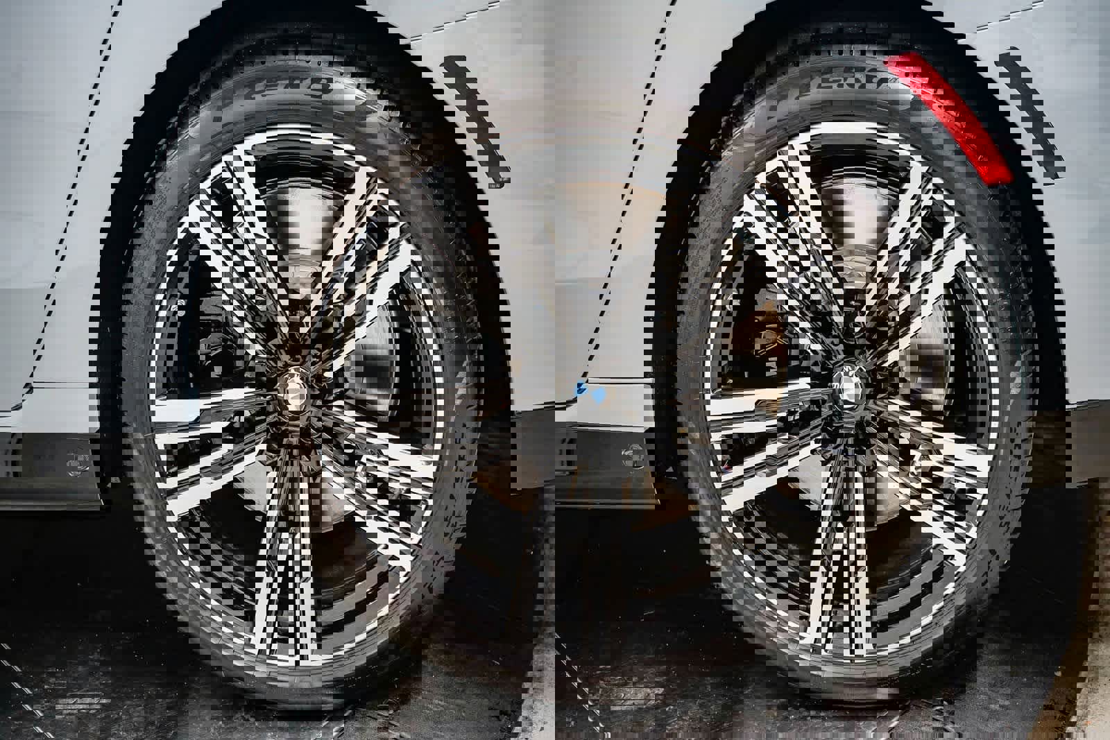 Used 2024 BMW 760i xDrive w/ Executive Package image 10