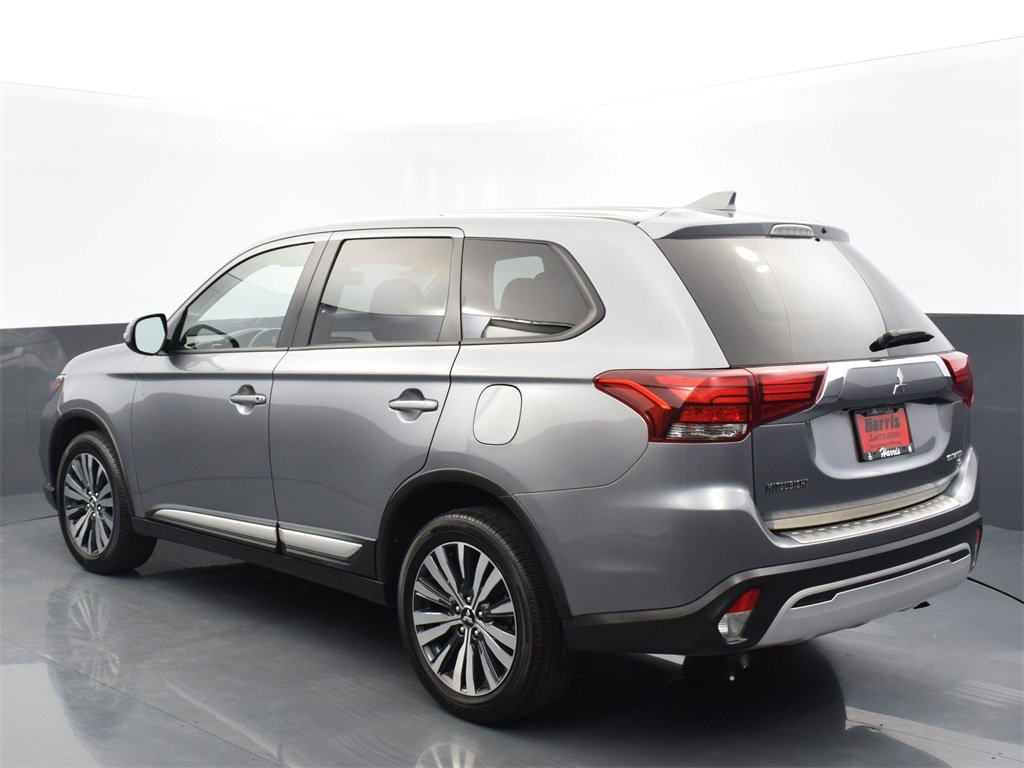 Used 2019 Mitsubishi Outlander SE image 2