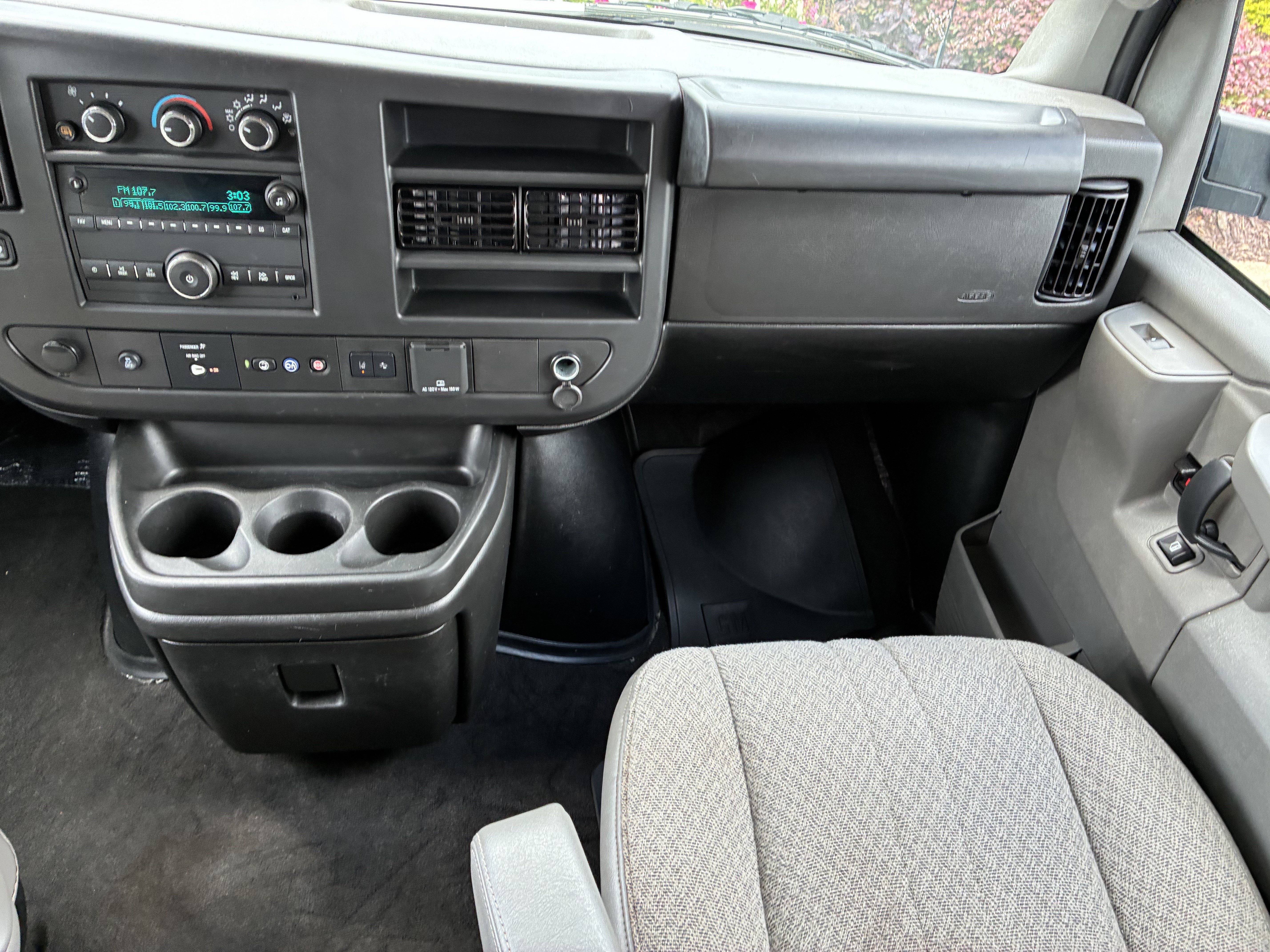 Used 2025 Chevrolet Express 3500 LT w/ LT Preferred Equipment Group RWD image 19