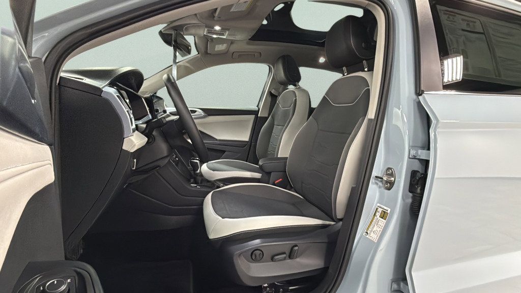 Used 2025 Volkswagen Taos SE image 16