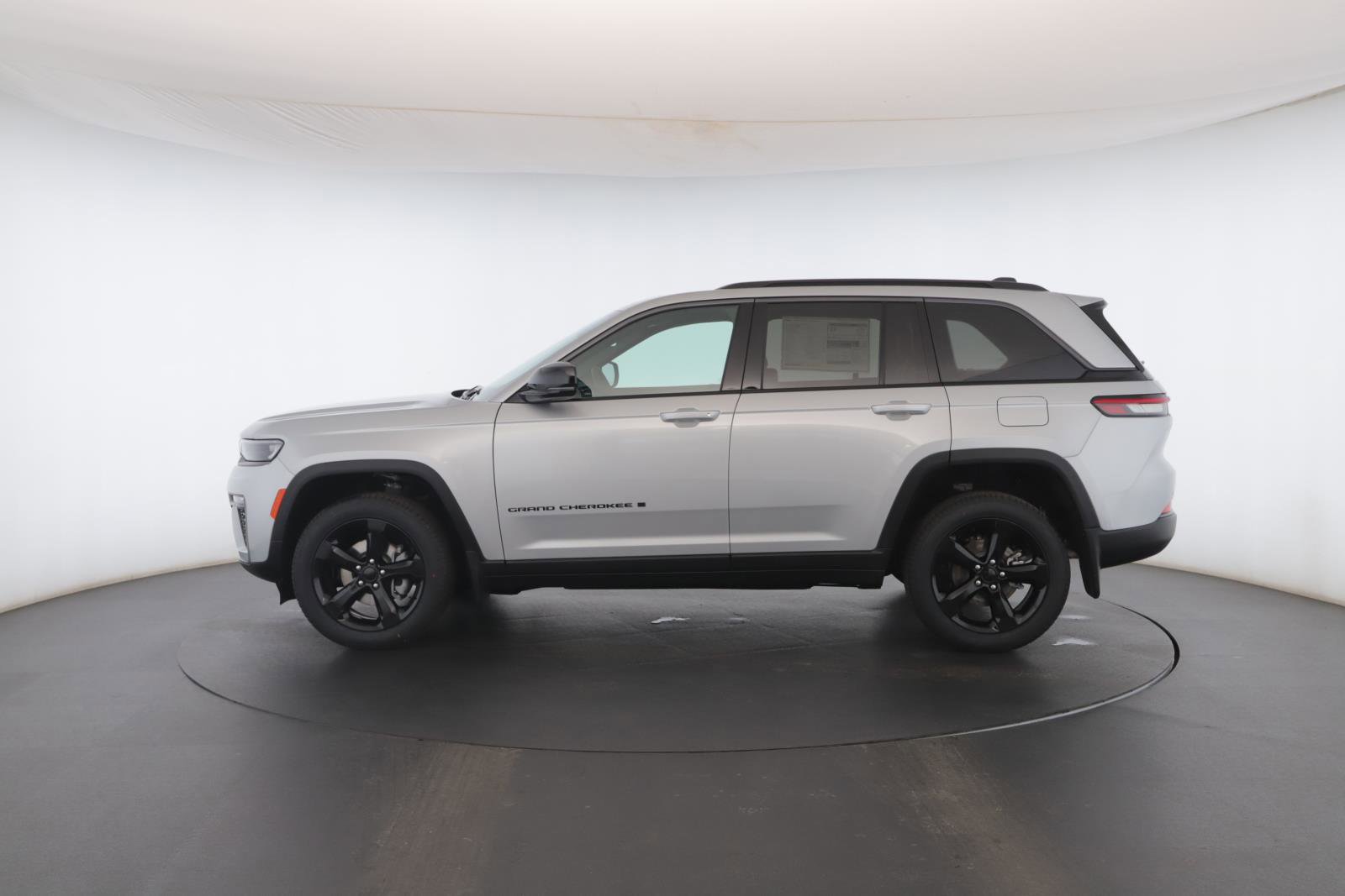 New 2026 Jeep Grand Cherokee Limited w/ Limited Altitude Package image 18