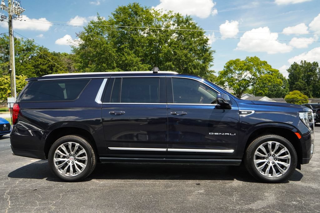 Used 2021 GMC Yukon XL Denali w/ Denali Premium Package AWD/4WD image 2