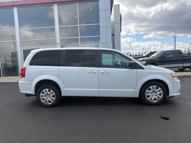 Used 2018 Dodge Grand Caravan SE w/ UConnect Hands-Free Group image 8
