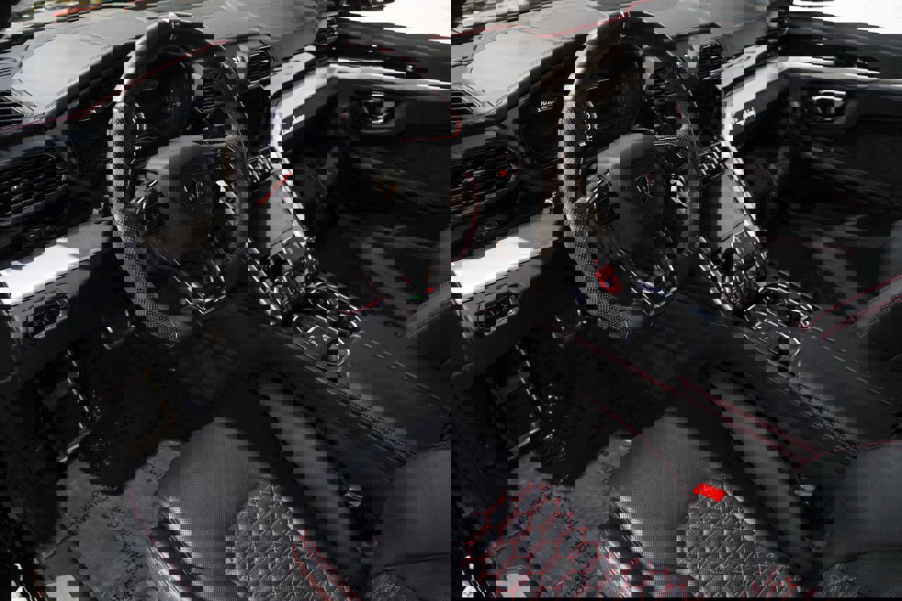 Used 2020 Lamborghini Urus image 2