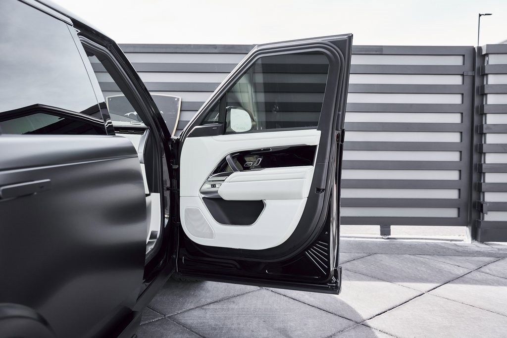 Used 2024 Land Rover Range Rover Long Wheelbase SE image 29