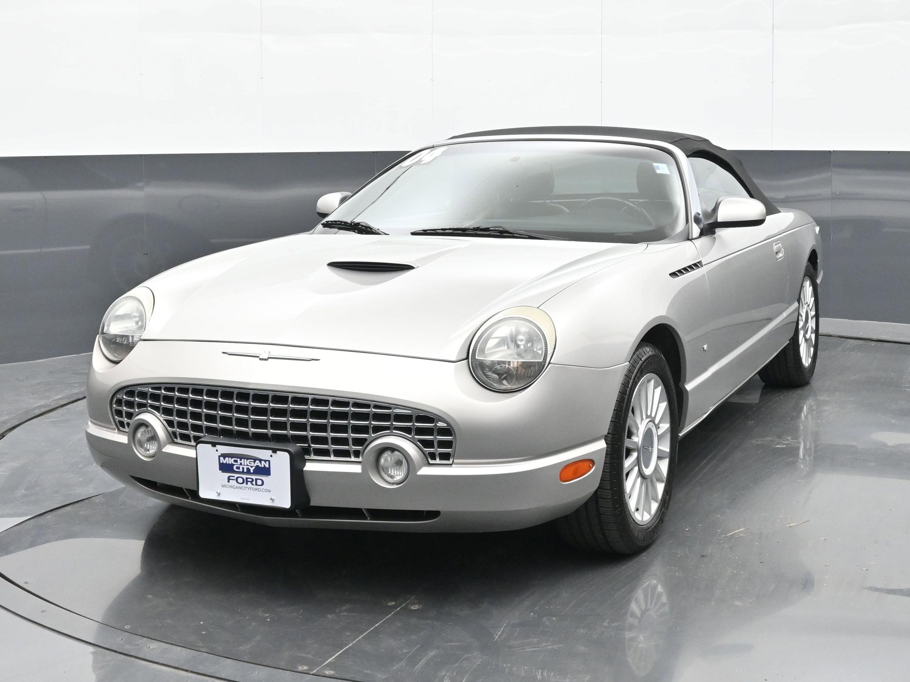 Used 2004 Ford Thunderbird Base image 3