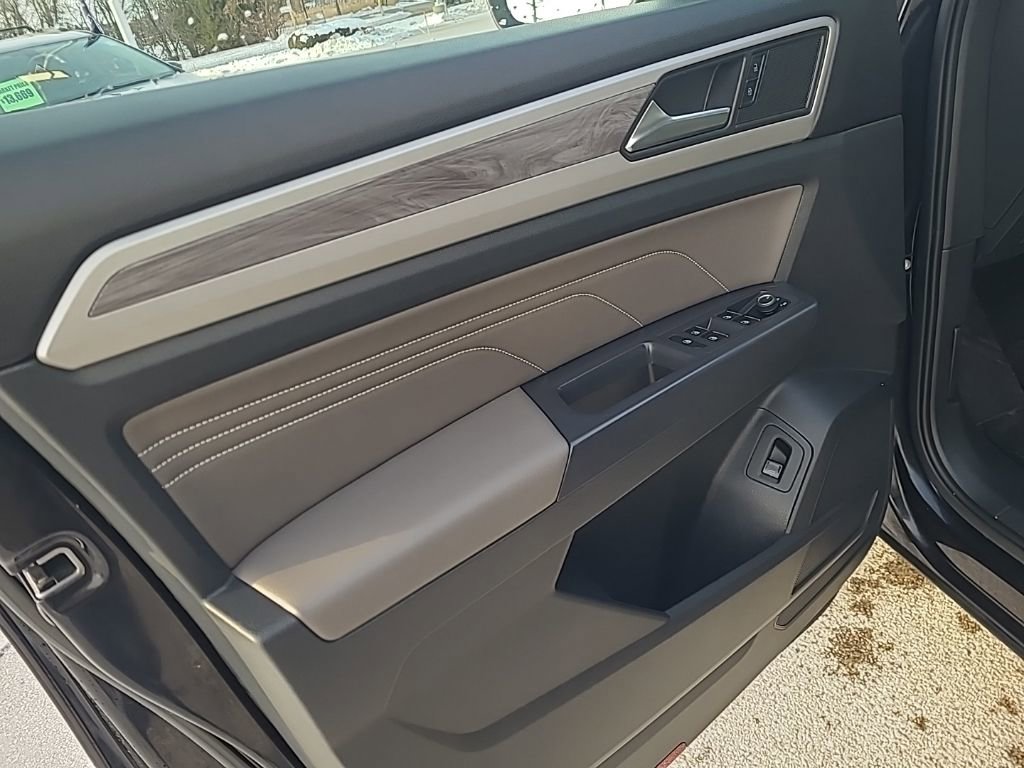 Used 2021 Volkswagen Atlas Cross Sport SE image 11