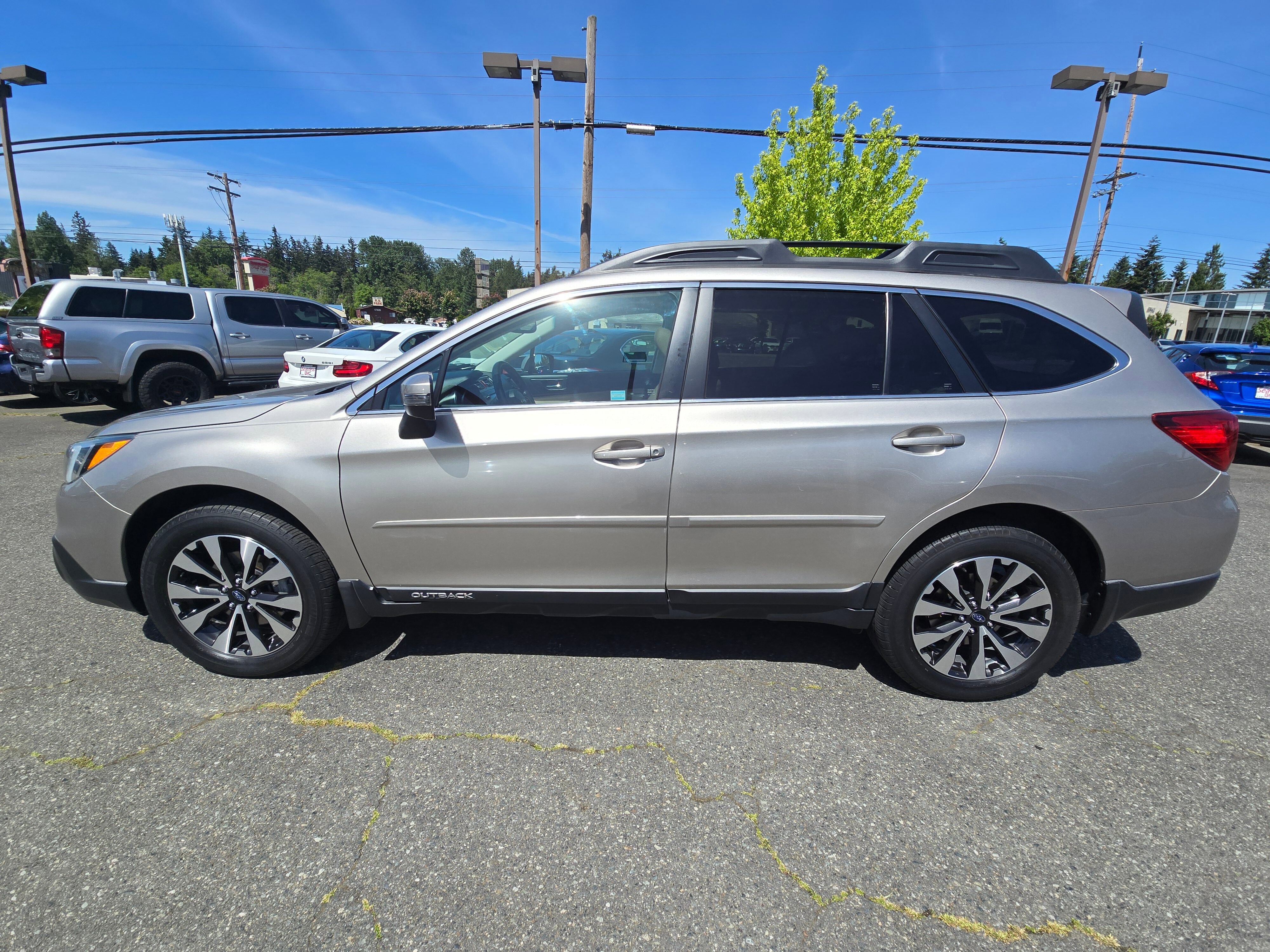 Used 2016 Subaru Outback 2.5i Limited AWD/4WD image 6