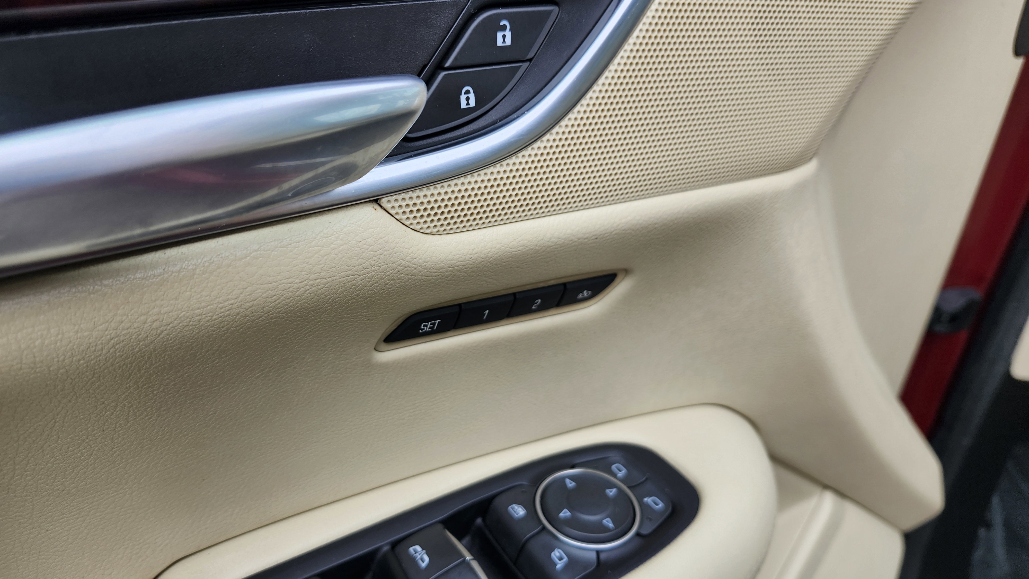 Used 2018 Cadillac XT5 Luxury w/ Driver Awareness Package image 26