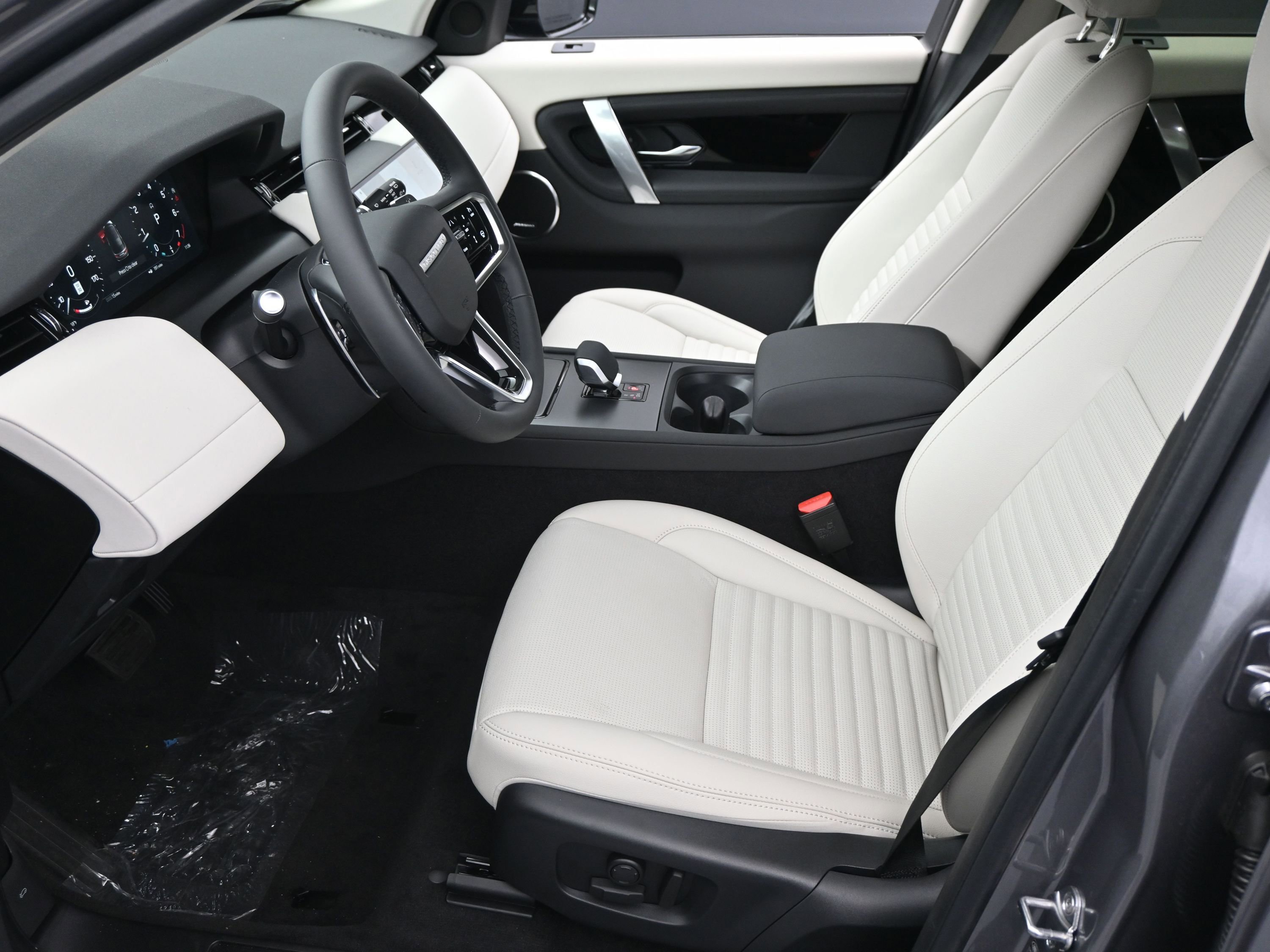 New 2025 Land Rover Discovery Sport S image 5