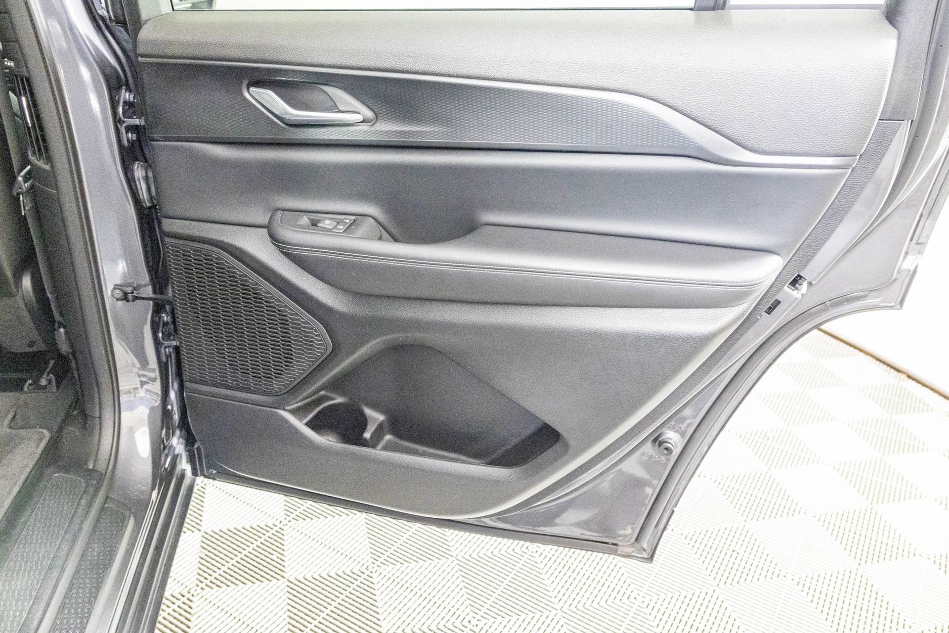 Used 2024 Jeep Grand Cherokee L Laredo w/ Luxury Tech Group I image 39