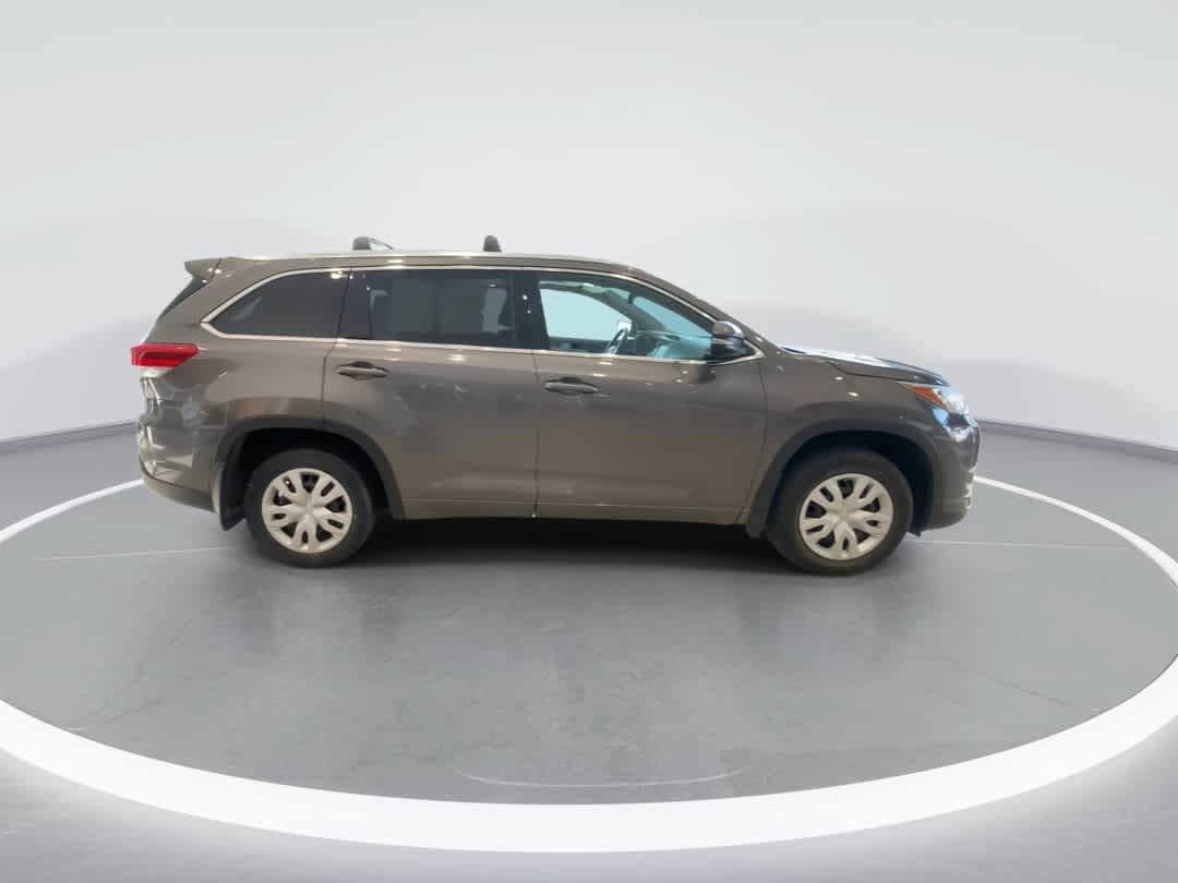 Used 2017 Toyota Highlander XLE AWD/4WD image 9