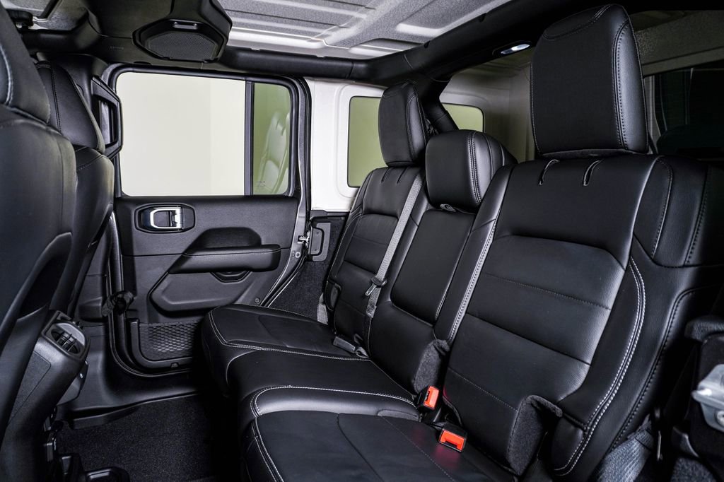 Used 2019 Jeep Wrangler Unlimited Sahara AWD/4WD image 17
