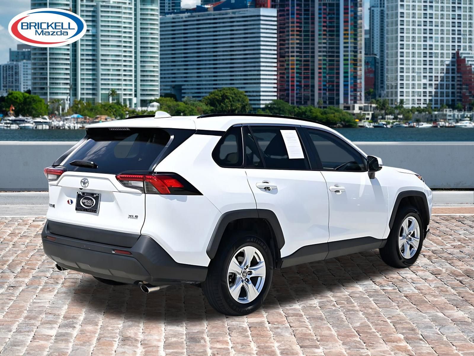 Used 2021 Toyota RAV4 XLE w/ Convenience Package FWD image 5